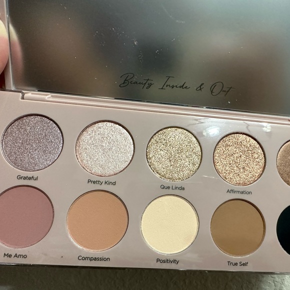 BNIB-Dominique Essentials Essentials Eye shadow Palette - Picture 8 of 12